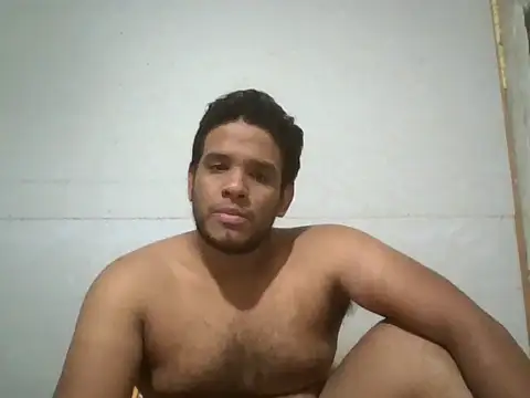 Snapshot of josecamsex27 chatting on 02-13-26, 02:07 josecamsex27 online show from 02-13-26, 02:07