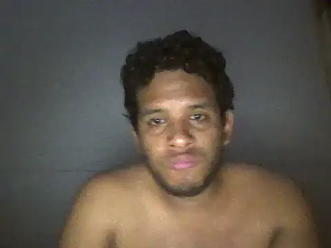 Snapshot of josecamsex27 chatting on 02-26-26, 02:21 josecamsex27 online show from 02-26-26, 02:21