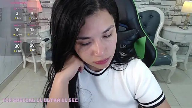 Snapshot of Violetta_jhonson_a chatting on 11-13-25, 03:27 Violetta jhonson a online show from 11-13-25, 03:27