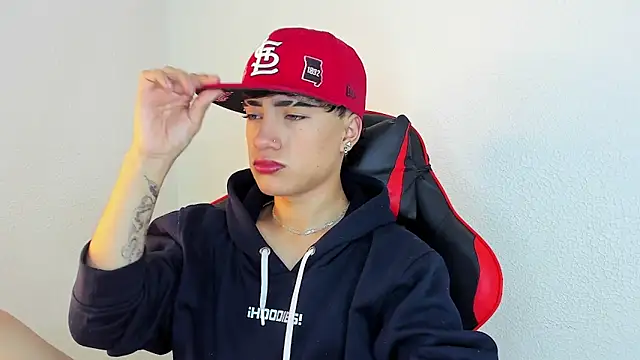 Snapshot of ThiagoDV chatting on 11-21-25, 02:27 ThiagoDV online show from 11-21-25, 02:27