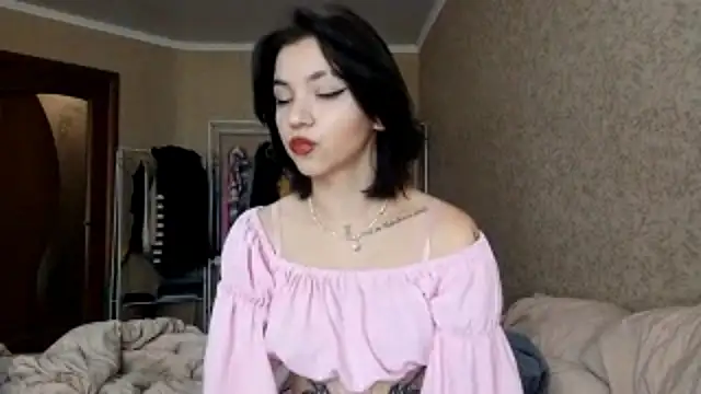 Snapshot of YeahRock chatting on 11-14-25, 09:52 YeahRock online show from 11-14-25, 09:52