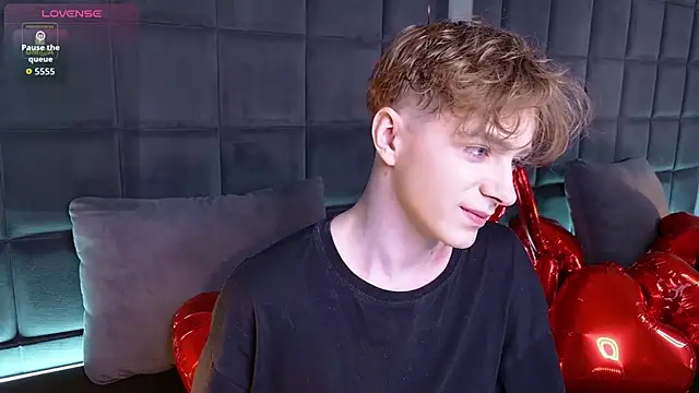 Snapshot of Paul_Holt chatting on 02-12-26, 09:54 Paul Holt online show from 02-12-26, 09:54