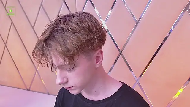 Snapshot of Paul_Holt chatting on 02-25-26, 03:54 Paul Holt online show from 02-25-26, 03:54