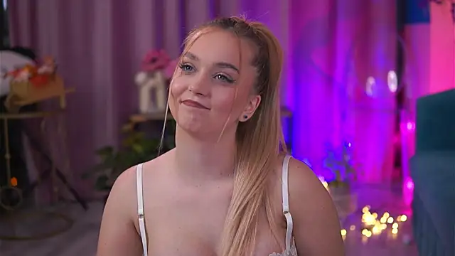 Snapshot of ElyssawetXX chatting on 11-20-25, 07:24 ElyssawetXX online show from 11-20-25, 07:24