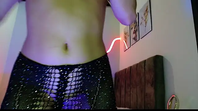 iris luna  online show from 11-21-25, 11:03