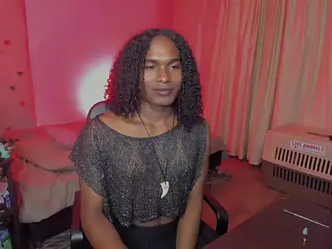 Snapshot of LaGoldenBitch chatting on 06-30-26, 12:11 LaGoldenBitch online show from 06-30-26, 12:11
