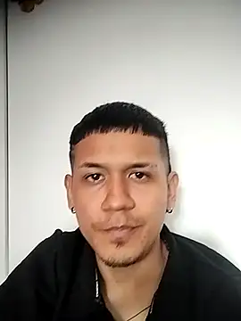 Snapshot of Chris____Col chatting on 12-02-25, 04:35 Chris Col online show from 12-02-25, 04:35