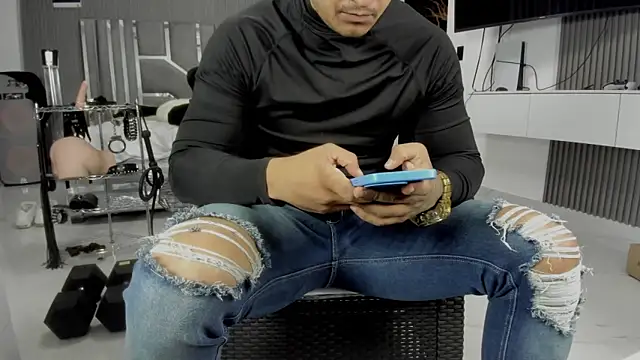 Snapshot of master_leather chatting on 06-18-26, 11:31 master leather online show from 06-18-26, 11:31