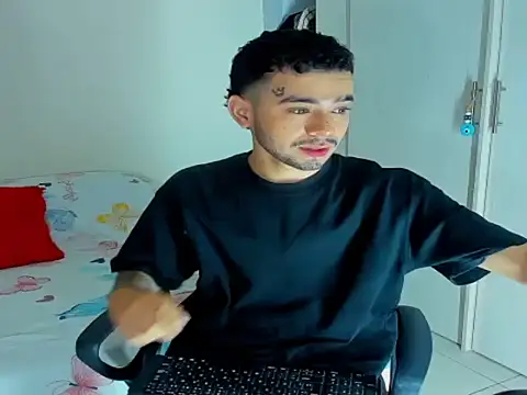 Snapshot of JohnE_Medina chatting on 11-20-25, 05:12 JohnE Medina online show from 11-20-25, 05:12