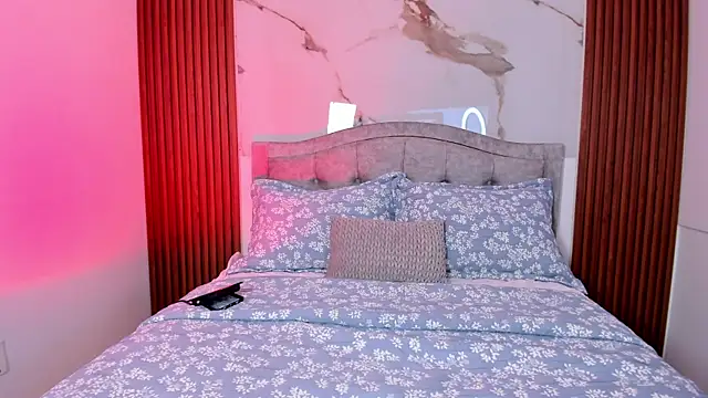 Snapshot of KaliBloom chatting on 11-14-25, 07:45 KaliBloom online show from 11-14-25, 07:45