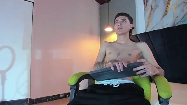 Snapshot of Xanderr_owen2 chatting on 11-28-25, 08:33 Xanderr owen2 online show from 11-28-25, 08:33