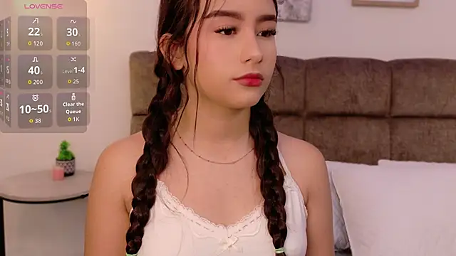 Snapshot of Sophie_Honey18 chatting on 11-29-25, 01:47 Sophie Honey18 online show from 11-29-25, 01:47