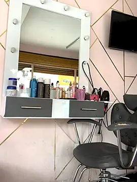 Snapshot of XIIMENA7 chatting on 11-14-25, 06:28 XIIMENA7 online show from 11-14-25, 06:28