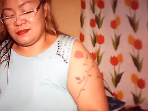 loriepinay46 online show from 05-19-26, 02:56