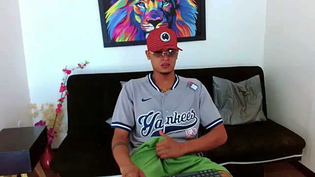 Snapshot of Isaacas_ chatting on 11-15-25, 11:29 Isaacas online show from 11-15-25, 11:29