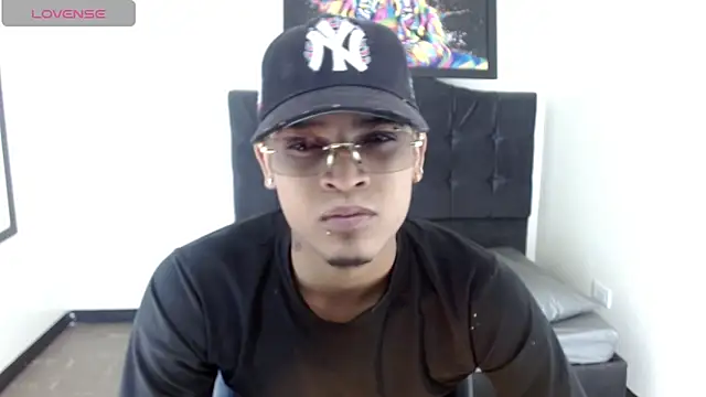 Snapshot of Isaacas_ chatting on 11-24-25, 11:43 Isaacas online show from 11-24-25, 11:43