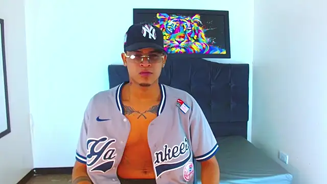 Snapshot of Isaacas_ chatting on 11-25-25, 11:32 Isaacas online show from 11-25-25, 11:32