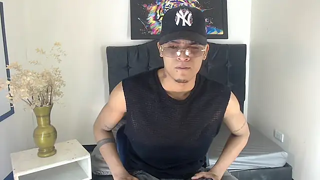 Snapshot of Isaacas_ chatting on 11-26-25, 11:44 Isaacas online show from 11-26-25, 11:44