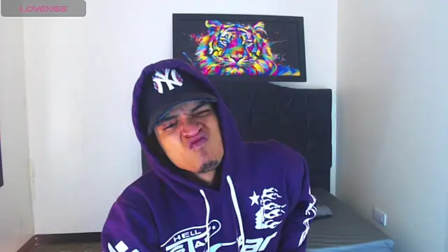 Snapshot of Isaacas_ chatting on 11-27-25, 11:23 Isaacas online show from 11-27-25, 11:23