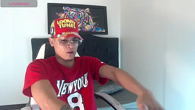 Snapshot of Isaacas_ chatting on 11-30-25, 11:25 Isaacas online show from 11-30-25, 11:25