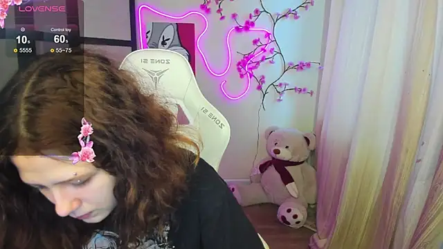 Snapshot of Anora_Miller chatting on 11-23-25, 08:03 Anora Miller online show from 11-23-25, 08:03