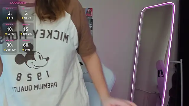 Snapshot of Anora_Miller chatting on 12-05-25, 08:12 Anora Miller online show from 12-05-25, 08:12