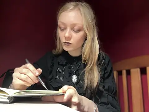 Snapshot of moonlight_fiend chatting on 12-20-25, 05:31 moonlight fiend online show from 12-20-25, 05:31