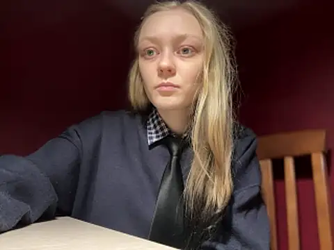 Snapshot of moonlight_fiend chatting on 12-21-25, 08:16 moonlight fiend online show from 12-21-25, 08:16