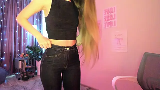 Aurora Glow21 online show from 03-18-26, 12:19