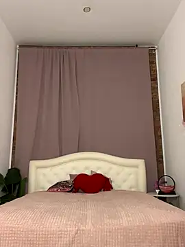 Snapshot of Shy_Vivi chatting on 11-23-25, 01:22 Shy Vivi online show from 11-23-25, 01:22