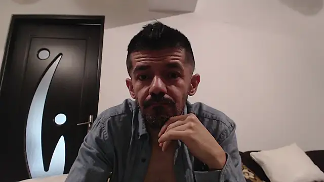 Snapshot of Dale_E chatting on 11-15-25, 06:44 Dale E online show from 11-15-25, 06:44