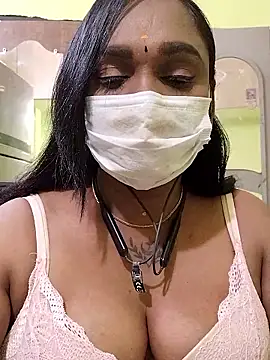 Snapshot of Dharshini98 chatting on 01-17-26, 04:33 Dharshini98 online show from 01-17-26, 04:33