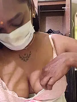 Snapshot of Dharshini98 chatting on 01-18-26, 11:30 Dharshini98 online show from 01-18-26, 11:30