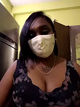 Snapshot of Dharshini98 chatting on 02-06-26, 12:41 Dharshini98 online show from 02-06-26, 12:41