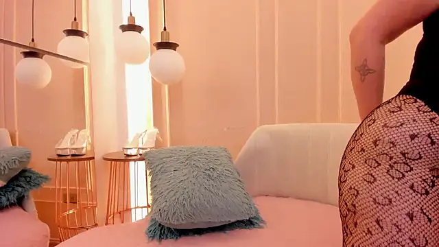 CarolinnaSaenz online show from 03-30-26, 11:22