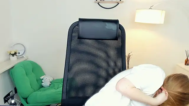 LavetaShiroma online show from 11-23-25, 09:36