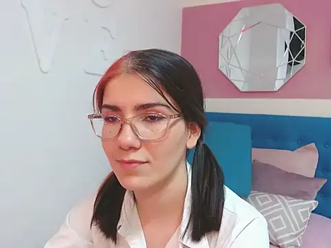 AriLumi online show from 11-22-25, 09:58