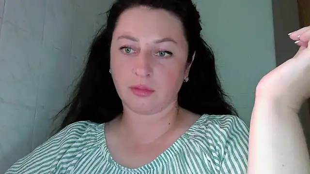 Snapshot of MelinaAx chatting on 07-14-26, 07:30 MelinaAx online show from 07-14-26, 07:30