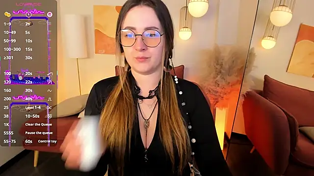 EmmaBloomm online show from 12-18-25, 09:10