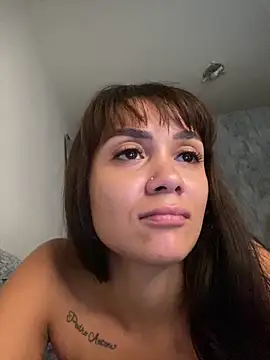 Snapshot of carolsapequinha chatting on 04-20-26, 02:42 carolsapequinha online show from 04-20-26, 02:42
