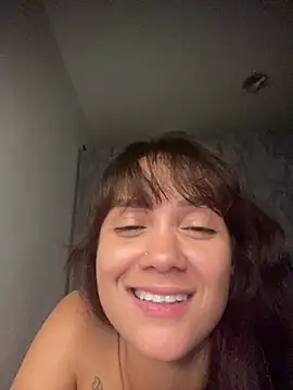 Snapshot of carolsapequinha chatting on 05-25-26, 03:45 carolsapequinha online show from 05-25-26, 03:45