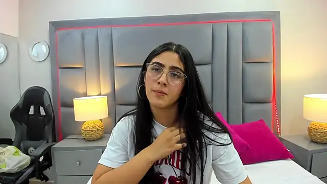 Snapshot of LuisaFranco chatting on 12-03-25, 03:36 LuisaFranco online show from 12-03-25, 03:36