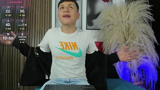 Snapshot of Sweet_Smiith chatting on 11-19-25, 07:25 Sweet Smiith online show from 11-19-25, 07:25