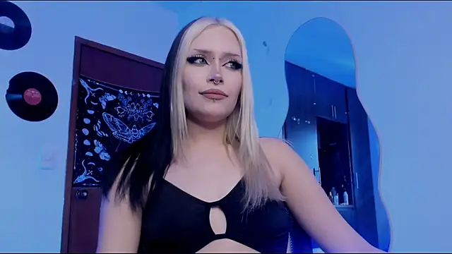 Snapshot of scorpiogyal chatting on 11-26-25, 04:08 scorpiogyal online show from 11-26-25, 04:08