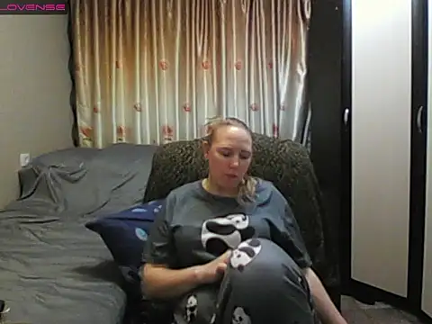 Snapshot of JenniDeep chatting on 04-21-26, 03:28 JenniDeep online show from 04-21-26, 03:28