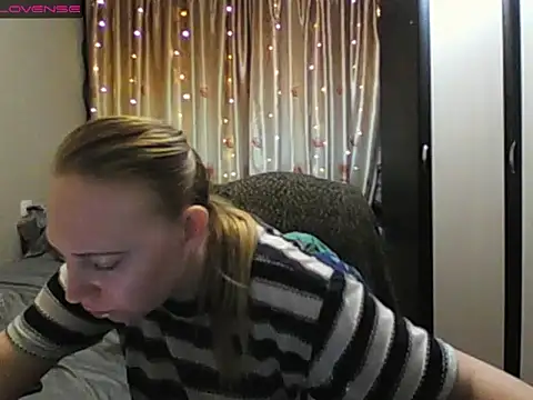 Snapshot of JenniDeep chatting on 04-22-26, 03:35 JenniDeep online show from 04-22-26, 03:35