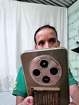 Snapshot of SindyHans chatting on 11-26-25, 01:01 SindyHans online show from 11-26-25, 01:01