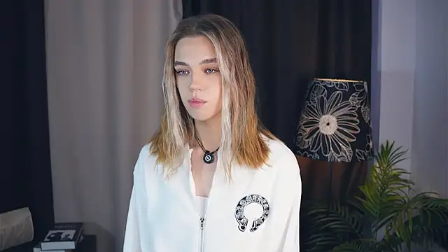 Snapshot of UteKolic chatting on 11-16-25, 08:20 UteKolic online show from 11-16-25, 08:20