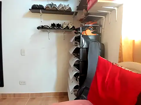 caroline 47 online show from 04-09-26, 07:52