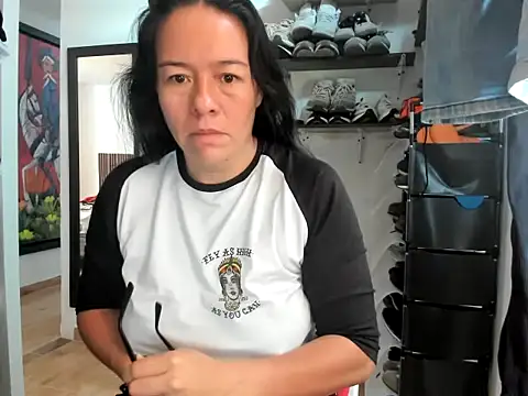 caroline 47 online show from 04-18-26, 04:00